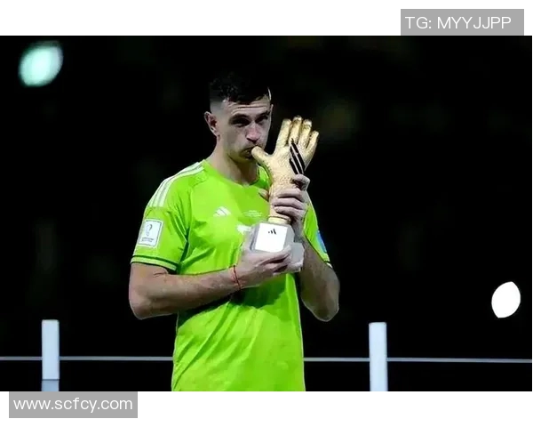 马丁内斯的传奇旅程与足球生涯的辉煌成就探讨 马丁内斯的传奇旅程与足球生涯的辉煌成就探讨