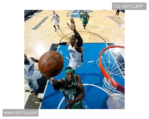 勇士队对阵魔术队霍华德重返赛场展现统治力与激情